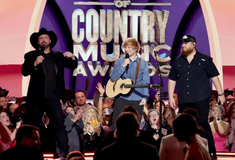 Sheeran pictured with Gareth Brooks (L) and Luke Combs (R) (Getty Images)