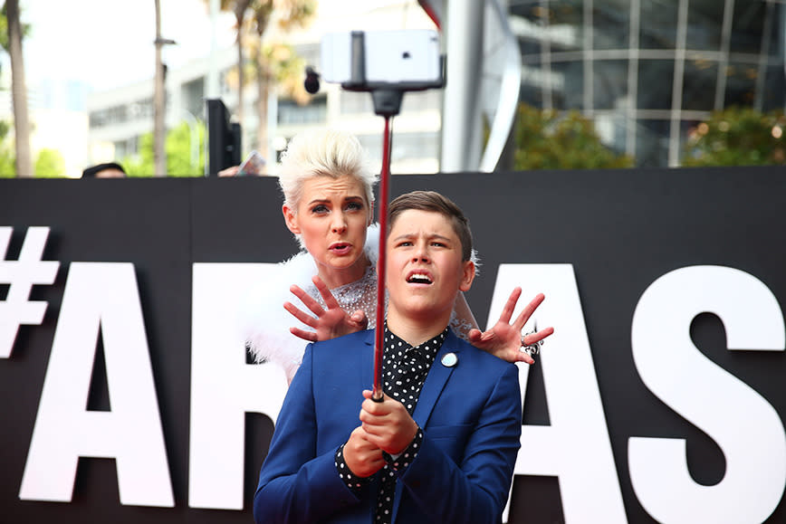 <p><b>Kate Peck and Jai Waetford</b> take a hands-free selfie on the ARIAs red carpet. #selfiestick</p>