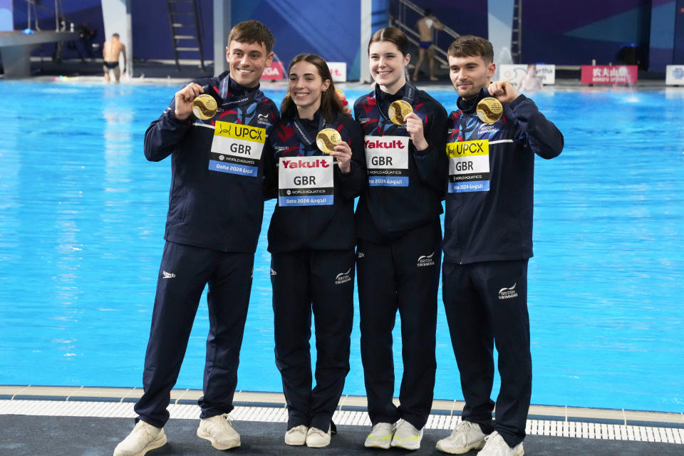 Thomas Daley, Scarlett Mew Jensen, Andrea Spendolini Sirieix and Daniel Goodfellow, from left, of Great Britain pose with their medals after winning the mixed synchronized diving 3 and 10m platform final at the World Aquatics Championships in Doha, Qatar, Friday, Feb. 2, 2024. (AP Photo/Hassan Ammar)