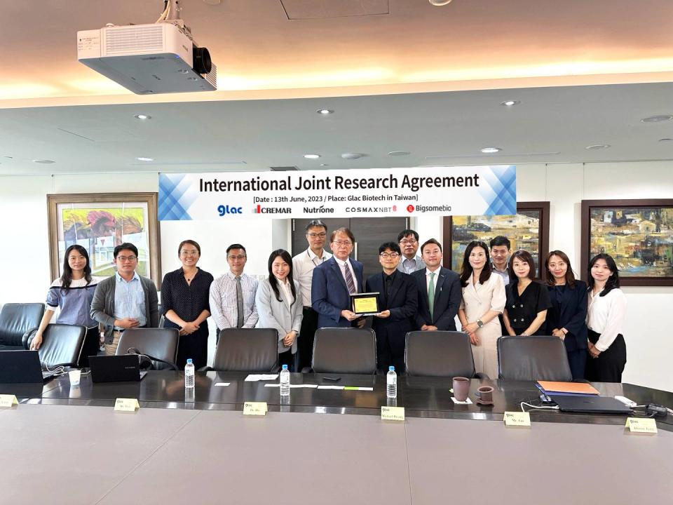 晟德轉投資益生菌廠豐華生技（Glac Biotech）昨(27)日與韓國保健食品公司Nutrione為首的四家公司簽署戰略合作協議。（圖／晟德提供）