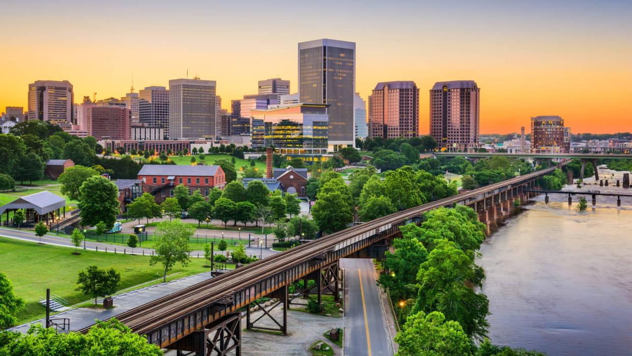 Richmond, Virginia, USA downtown skyline.