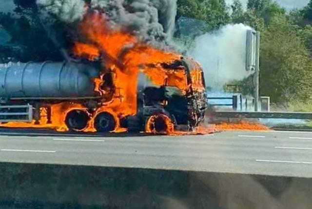 M1 fire Derbyshire Drivers still facing delays of nearly an hour