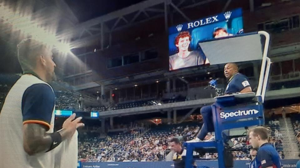 El australiano protestando a Carlos Bernardes. (Foto: Eurosport).