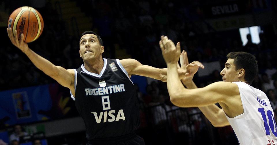 Argentina&#39;s Pablo Priogini, left, vies with Puerto Rico&#39;s Jorge Brian Diaz, right, during the Group B Basketball World Cup match between Argentina and Puerto Rico in Seville, Spain, Saturday, Aug. 30, 2014. The 2014 Basketball World Cup competition will take place in various cities in Spain from Aug. 30 through to Sept. 14. (AP Photo/Miguel Angel Morenatti)