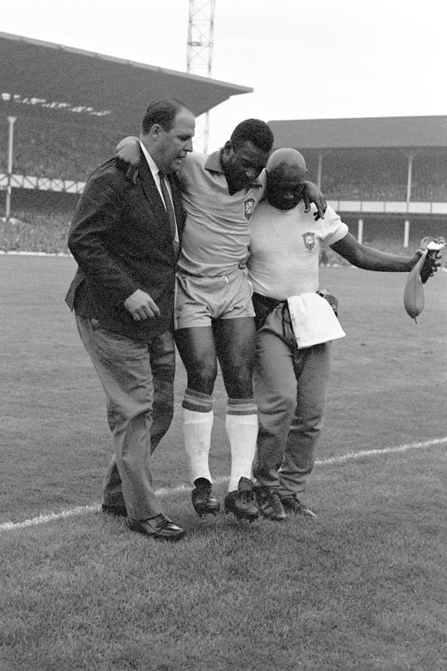 Pele leaves the field injured at Goodison Park in 1966 
