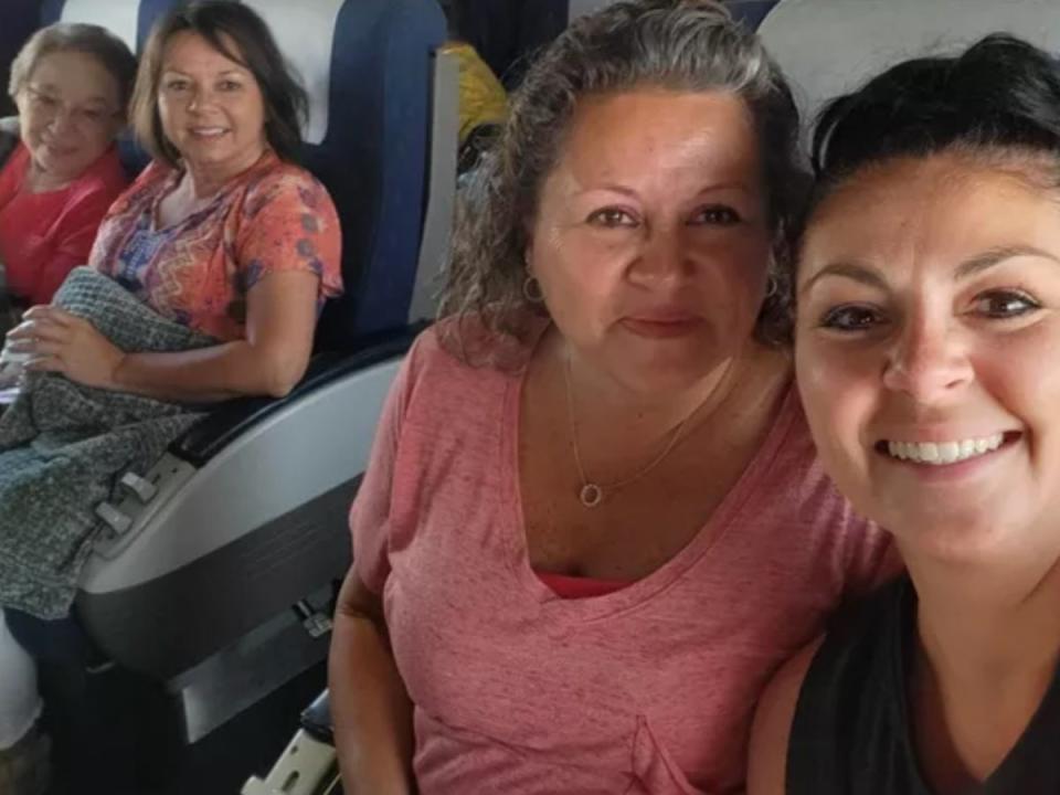 Two sisters Rochelle Cook, 58 (centre left), and Kim Holsapple, 56, (centre right) died in the derailment  (James Hart / GoFundMe)