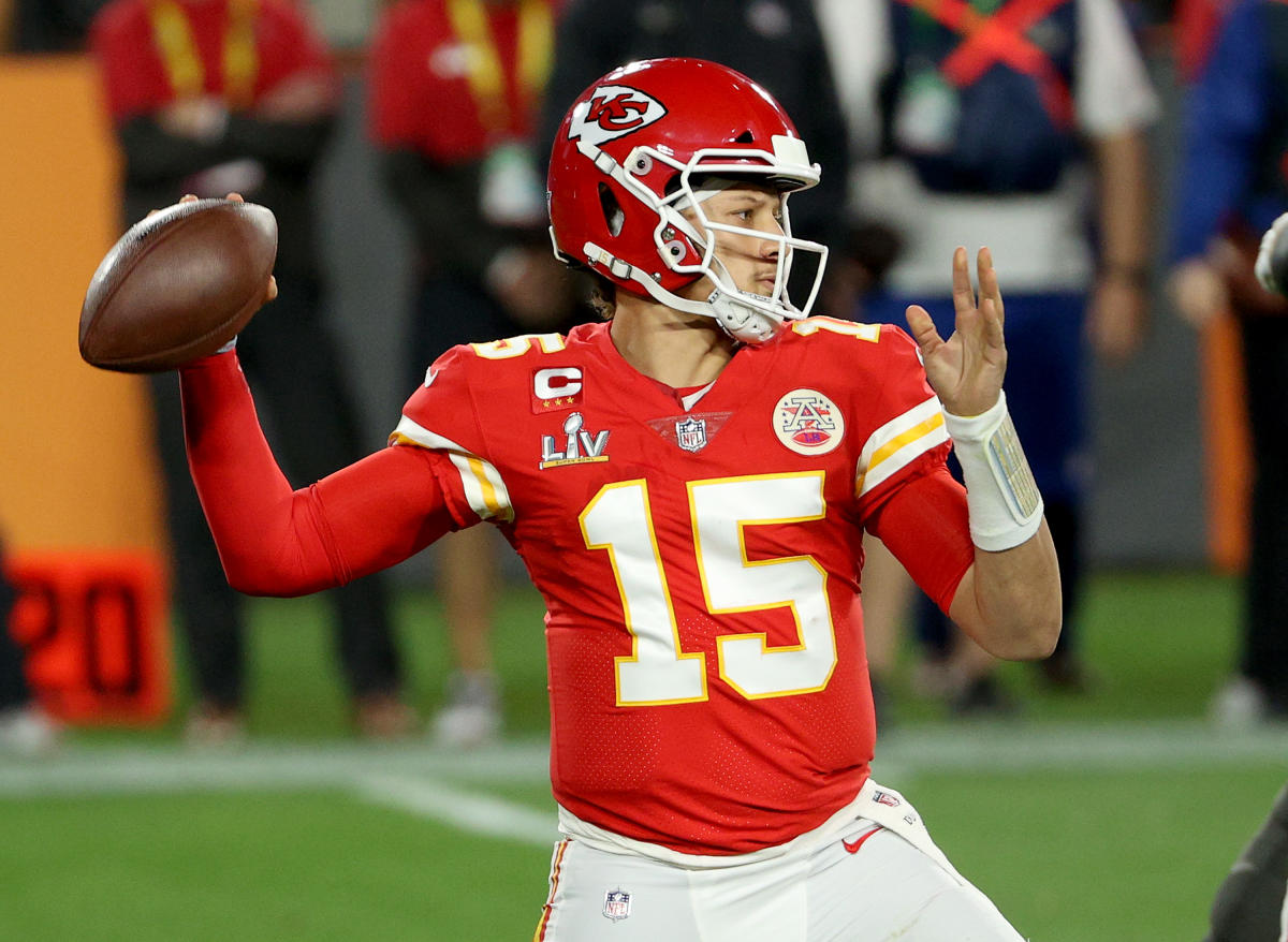 Chiefs expect Mahomes by summer; Fisher, Schwartz by fall