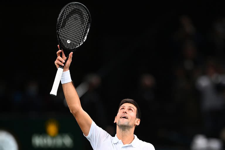 El serbio Novak Djokovic le agradece al cielo: compite por ser considerado el mejor de la historia