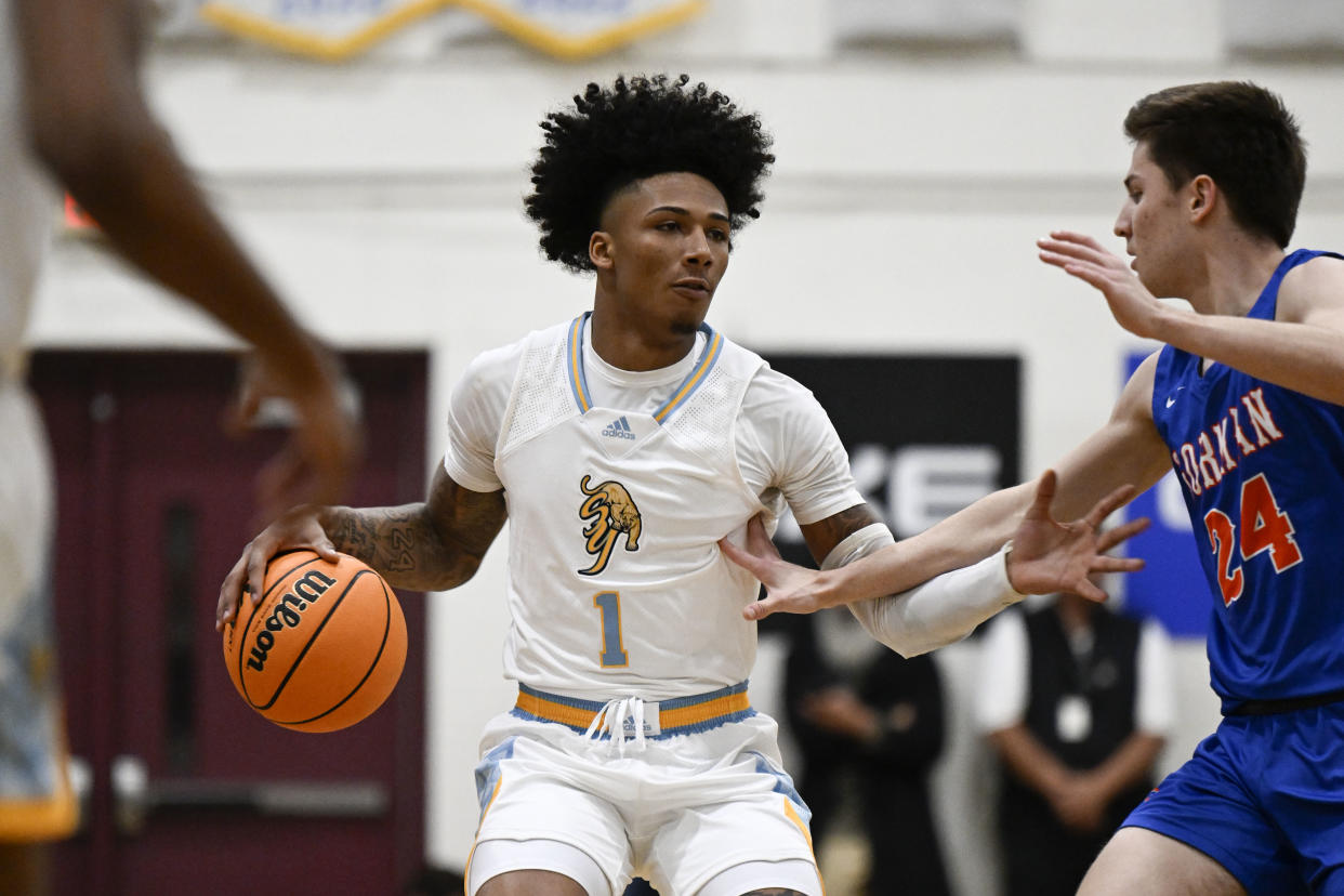 SAN DIEGO, CA - JANUARY 28: San Ysidros Mikey Williams plays during a high school basketball game against Las Vegas Bishop Gorman Jan. 28, 2023 in San Diego. (Photo by Denis Poroy/Getty Images)