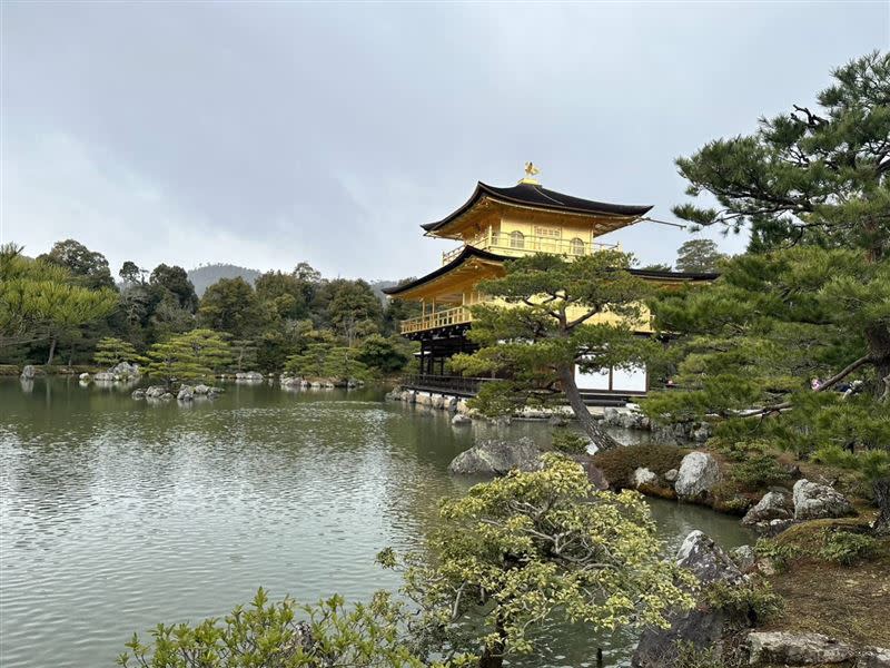 彰化旅行團到日本京都金閣寺等景點觀光後，晚間到燒肉店用餐，11人開始上吐下瀉，醫師診斷是腸胃炎。(圖／團員提供)