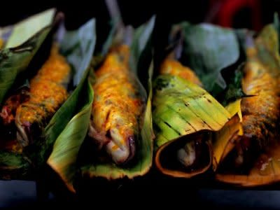 <b>IKAN BAKAR</b><br><br>Aroma ikan pari, keli, terubuk dan siakap yang dibakar memang sukar untuk diabaikan, lebih-lebih lagi ketika anda sedang berpuasa. Ikan-ikan ini enak dicicah bersama sambal cili yang dicampur dengan jus limau dan dimakan dengan nasi panas. Terbaik!