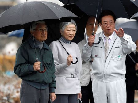 FILE PHOTO: Soma city mayor Hidekiyo Tachiya explains damage at an area which was devastated by the March 11 earthquake and tsunami, to Japan's Emperor Akihito (L) and Empress Michiko (C), in Soma, Fukushima prefecture, about 50km from the crippled Fukushima Daiichi nuclear power plant, May 11, 2011, on the two-month anniversary of the quake and tsunami. REUTERS/Issei Kato/File Photo