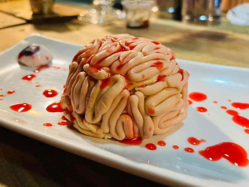 Pastel de cerebro / Zombie DIner / Cafeterías temáticas