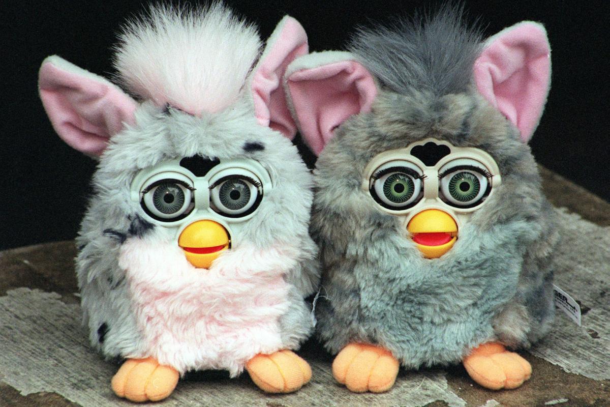 Video Hasbro toys brings back the Furby - ABC News