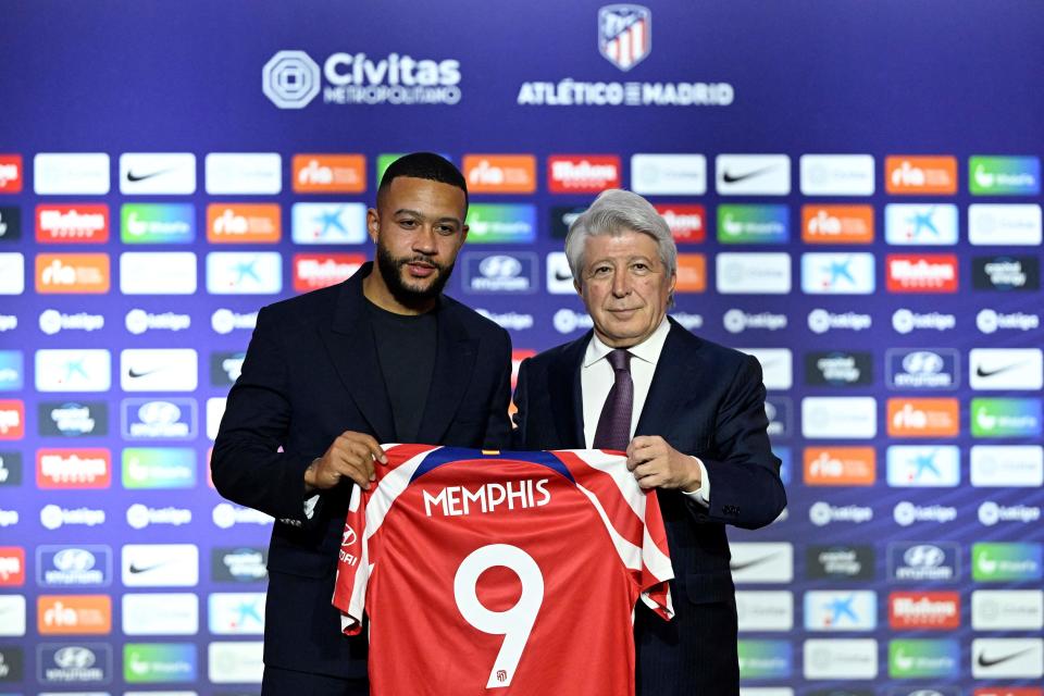 Newly signed Atletico Madrid's Dutch forward Memphis Depay (L) poses for pictures with Atletico Madrid president Enrique Cerezo holding his jersey during his official presentation at the Wanda Metropolitano stadium in Madrid on January 20, 2023. - Atletico Madrid have signed Netherlands forward Memphis Depay from La Liga rivals Barcelona for three million euros ($3.25 million), the two clubs announced. The 28-year-old has signed a two-and-a-half year deal with Atletico after an injury-hit spell at the Camp Nou. (Photo by OSCAR DEL POZO / AFP) (Photo by OSCAR DEL POZO/AFP via Getty Images)