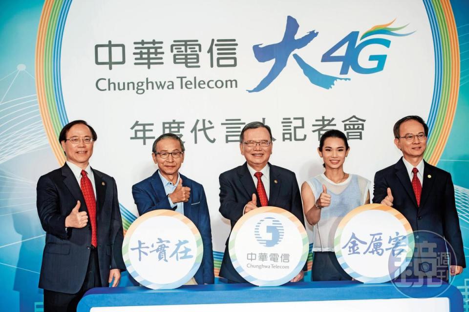 中華電信4G通信品質大幅提升，用戶數穩居龍頭，還找來導演吳念真與羽球球后戴資穎當代言人。