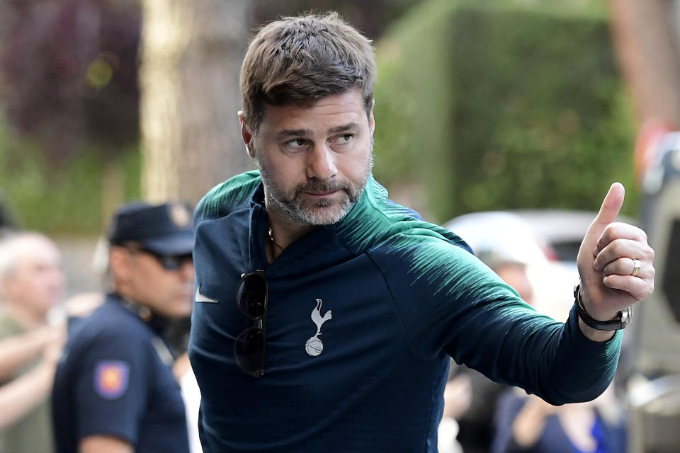 Tottenham Hotspur's Argentinian coach Mauricio Pochettino gives a thumbs-up upon his arrival to the team's hotel in Madrid on May 29, 2019. - Liverpool and Tottenham Hotspur will face off in an all-English UEFA Champions League final in Madrid on June 1, 2019. (Photo by JAVIER SORIANO / AFP)        (Photo credit should read JAVIER SORIANO/AFP/Getty Images)