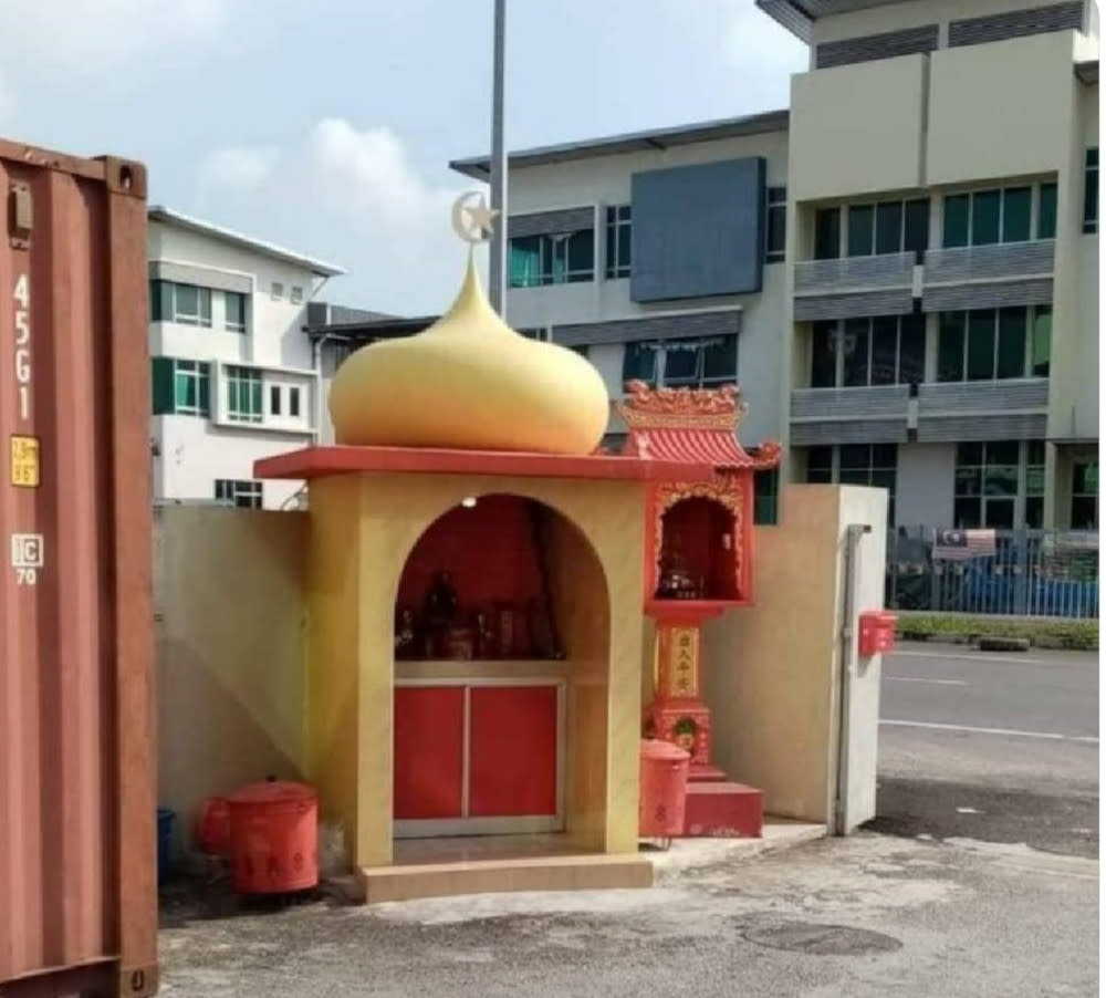 Selangor police have asked the owner of the altar to change its shape. — Picture from Twitter/@lxcleopatraxl