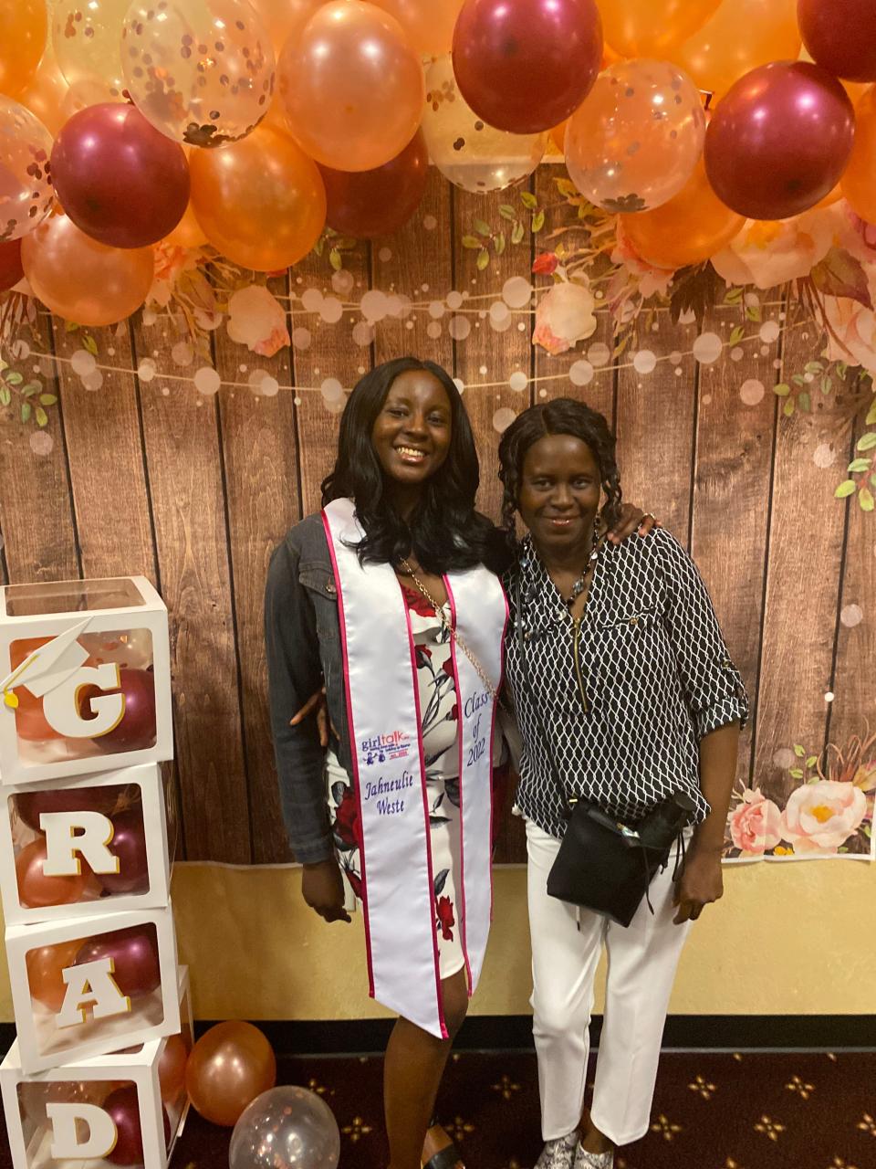 Haslam Scholar Jahneulie Weste and her mom, Jacqueline, at Fulton High School ’s Girl Talk Senior Celebration. May 2022