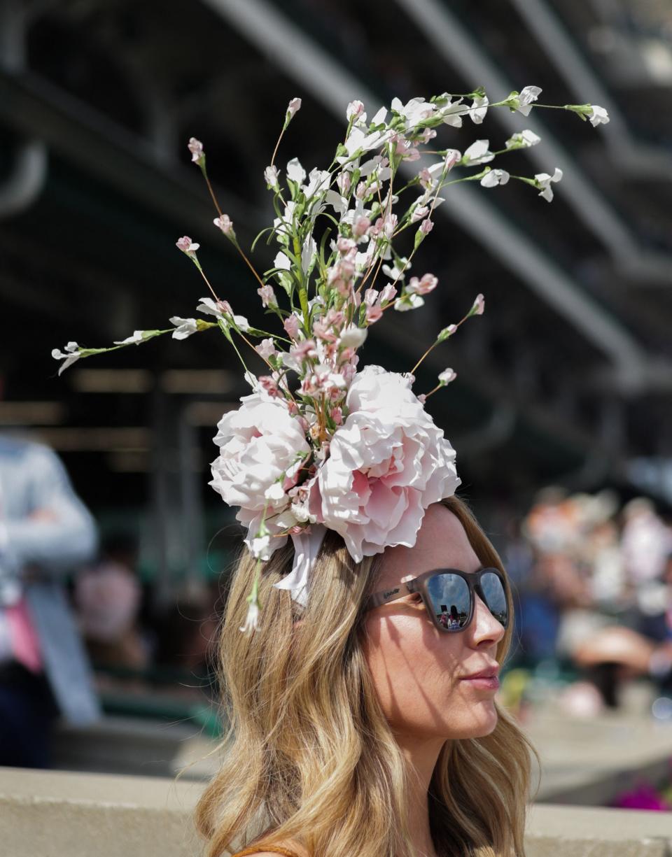 A floral headpiece at the 2023 Kentucky Derby.