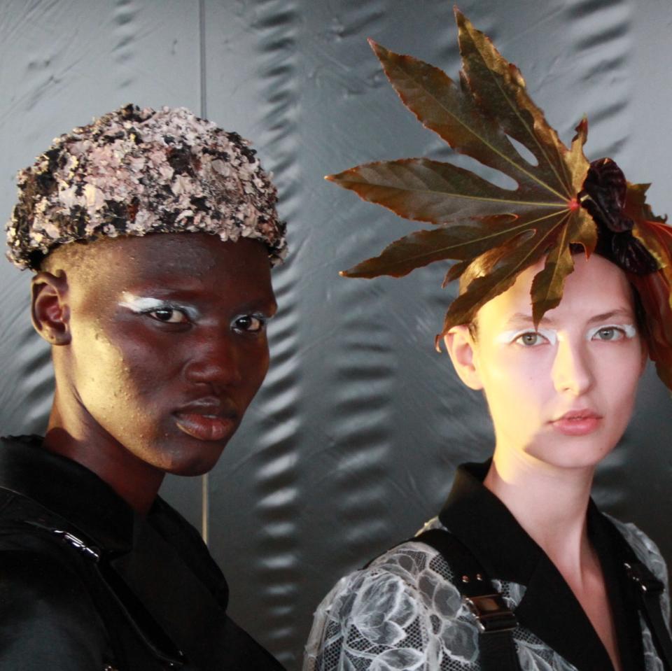 Noir Kei Ninomiya: Plant Hairpieces and Streaked Lids