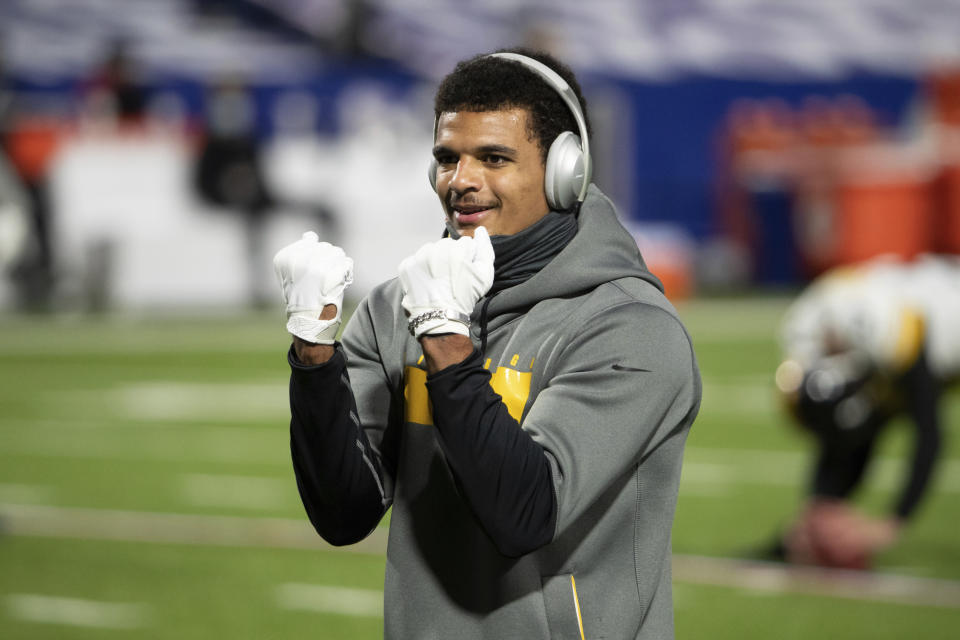 Pittsburgh Steelers free safety Minkah Fitzpatrick (39) warms up before an NFL football game, Sunday, Dec. 13, 2020, in Orchard Park, N.Y. (AP Photo/Matt Durisko)