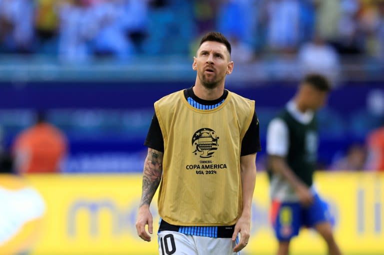 Lionel Messi calienta antes de la final de la Copa América entre Argentina y Colombia. (Buda Mendes)