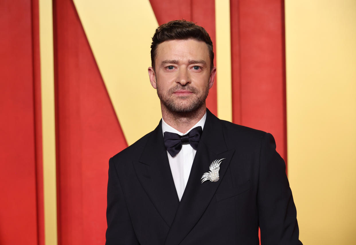Justin Timberlake in a tuxedo at the 2024 Vanity Fair Oscar Party.