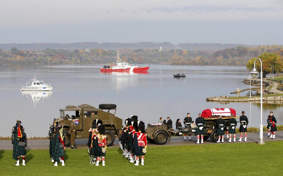 Soldiers stand in formation in Bayfront Park during the funeral procession for Cpl. Nathan Cirillo in Hamilton, Ontario October 28, 2014. Corporal Nathan Cirillo, 24, was one of two soldiers killed in a pair of attacks police said were carried out independently by radical recent converts to Islam at a time when Canada's military is stepping up its involvement in air strikes against Islamic State militants in the Middle East. REUTERS/Mark Blinch (CANADA - Tags: POLITICS MILITARY CRIME LAW OBITUARY)