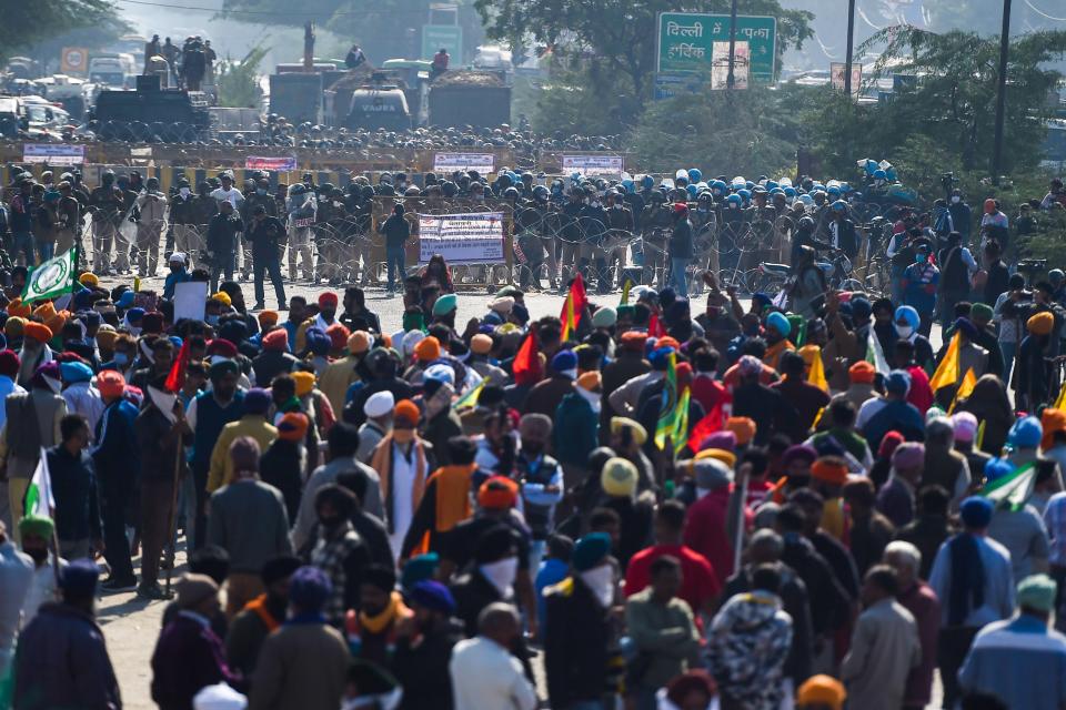 <p>Police block a street to impede farmers from marching to New Delhi to protest against the central government's recent agricultural reforms at the Delhi-Haryana border in Kundli on November 27, 2020.</p> (AFP via Getty Images)