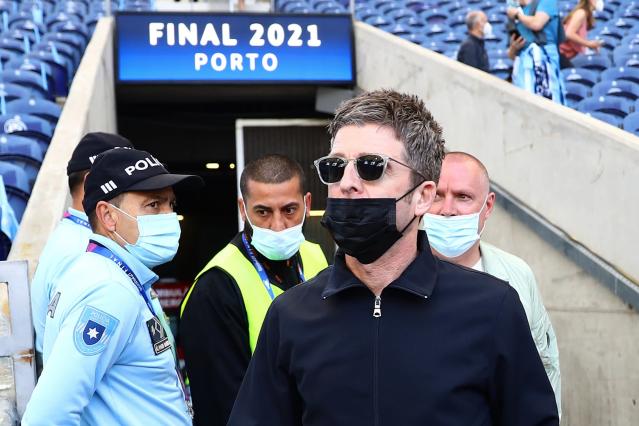 Chelsea Fc Tease Man City Fans Noel And Liam Gallagher With Oasis Lyrics During Champions League Celebrations