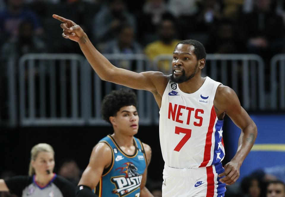 籃網Kevin Durant攻下全場最高的43分，而Kyrie Irving也有38分的表現。(AP Photo/Duane Burleson)
