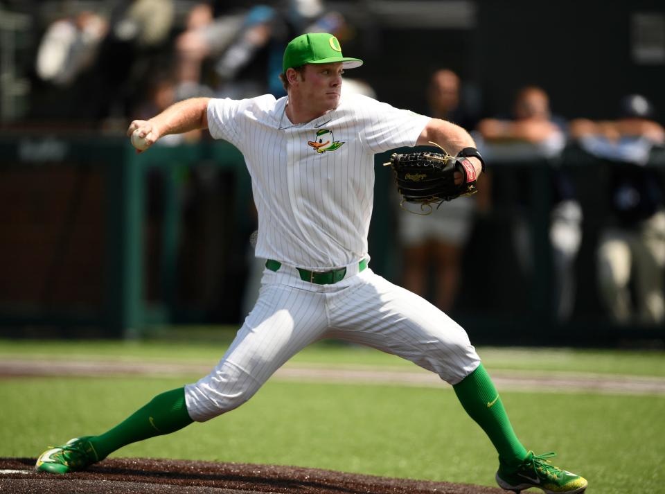 Oregon Ducks pitcher Josh Mollerus (40) throws a pitch against the Xavier Musketeers during the ninth inning during the Nashville Regional at Hawkins Field June 2 in Nashville.