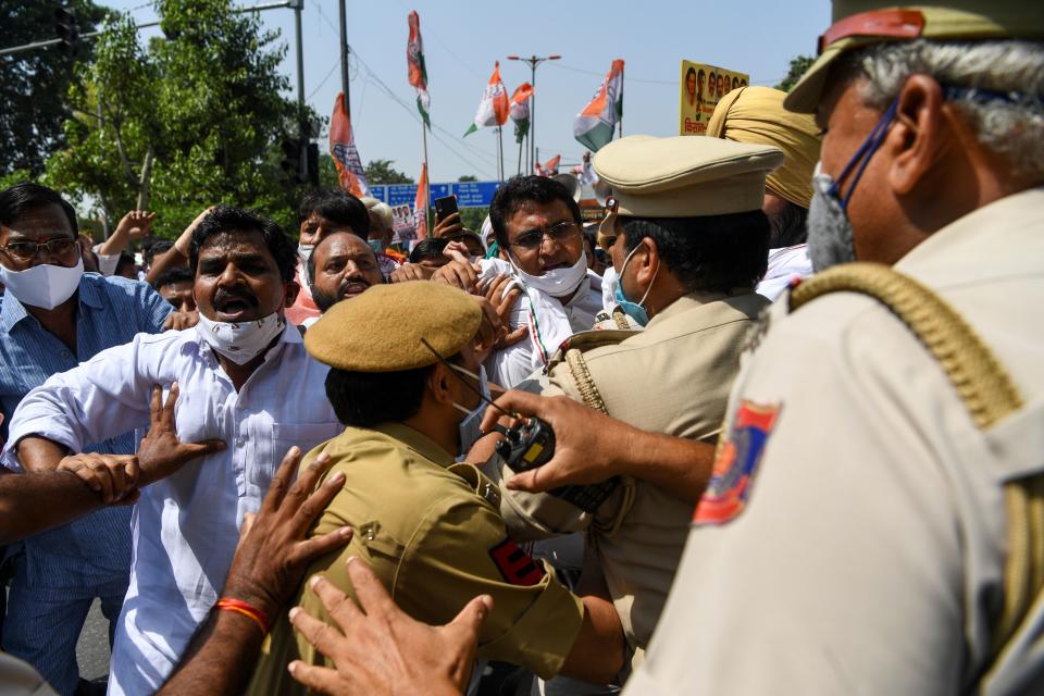 Congress Party activists scuffle with police during an anti-government demonstration to protest against the recent passing of new farm bills in parliament in New Delhi on September 28, 2020. (Photo by Sajjad HUSSAIN / AFP) (Photo by SAJJAD HUSSAIN/AFP via Getty Images)