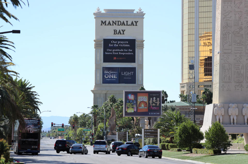 A sign offering condolences to the victims of the shooting at the Route 91 Harvest festival, outside the Mandalay Bay Resort and Casino in Las Vegas on Oct. 2, 2017. (Photo: Mike Blake/Reuters)