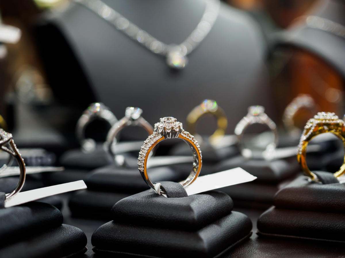 De Beers' foray into synthetic diamond jewelry seems a great deal