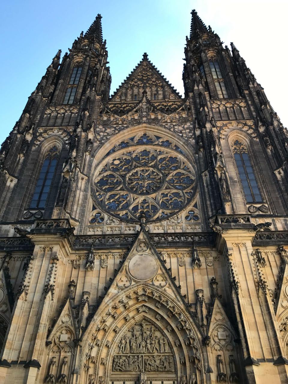 整座教堂結合許多建築風格，有布拉格城堡「建築之寶」之稱。Photographer / Penny