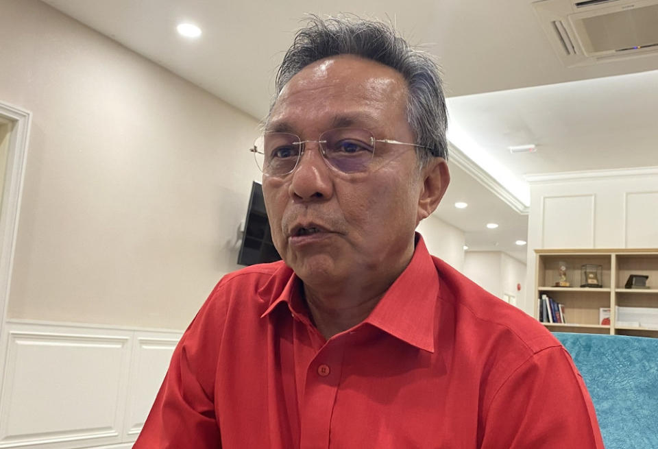 Johor Umno chief Datuk Hasni Mohammad said there was an urgent need in offering clarity to Umno members with regards to the unconfirmed rumours of a ‘backdoor’ government or new political pact. — Picture by Ben Tan
