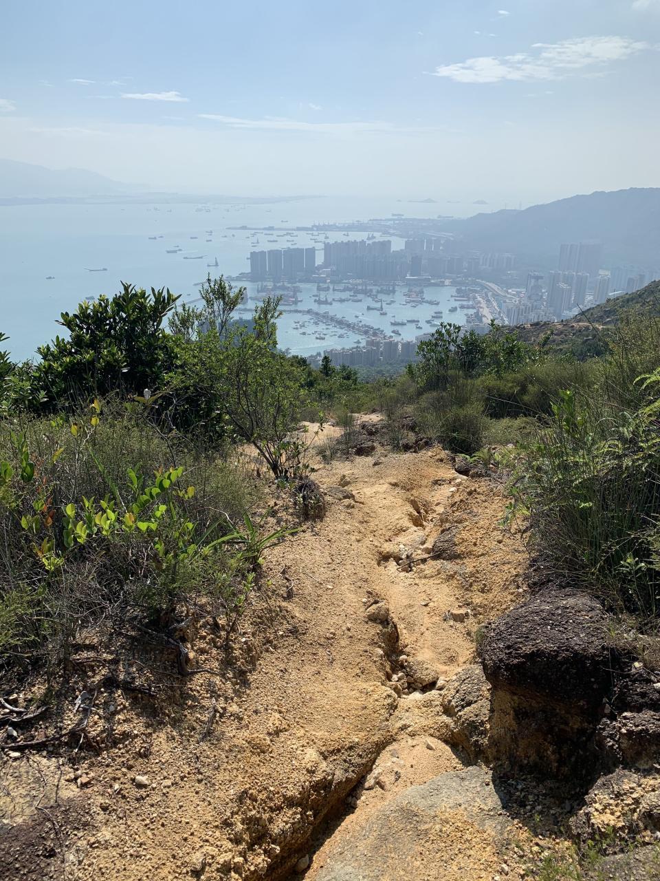 九徑山南脊下山路況