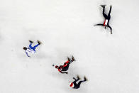 <p>Grosse désillusion pour le Français Thibaut Fauconnet, qui chute en finale du 1500 m de short track. Il était 4e quand le Sud-Coréen Hwang Daeheon a chuté devant lui, l’entraînant à terre. (crédit Getty) </p>