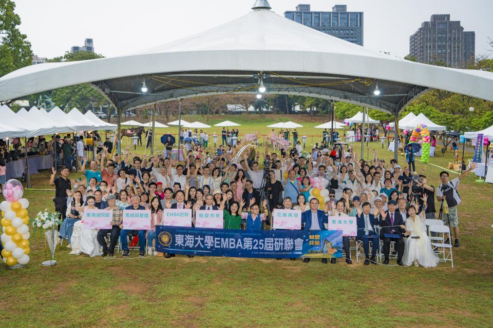 東海大學EMBA為凝聚校友力量，以舉辦歐式戶外聚餐的方式迎接新人。（圖：東海大學提供）