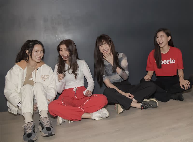 《炸裂吧！女孩》紅隊Reddiebae成員盧以恩（左起）、各務禮美奈、吳心緹、林芷芸（圖／好看娛樂提供）