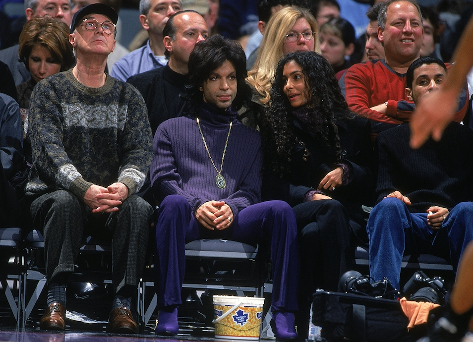 Prince, seen here in 2001 at a Toronto game, was a big basketball fan. (Getty)