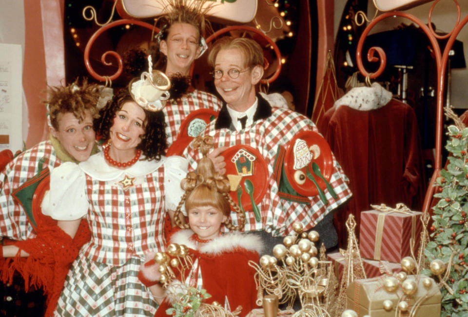 Jeremy Howard, Molly Shannon, TJ Thyne, Taylor Momsen, and Bill Irwin gather together for a Christmas photo