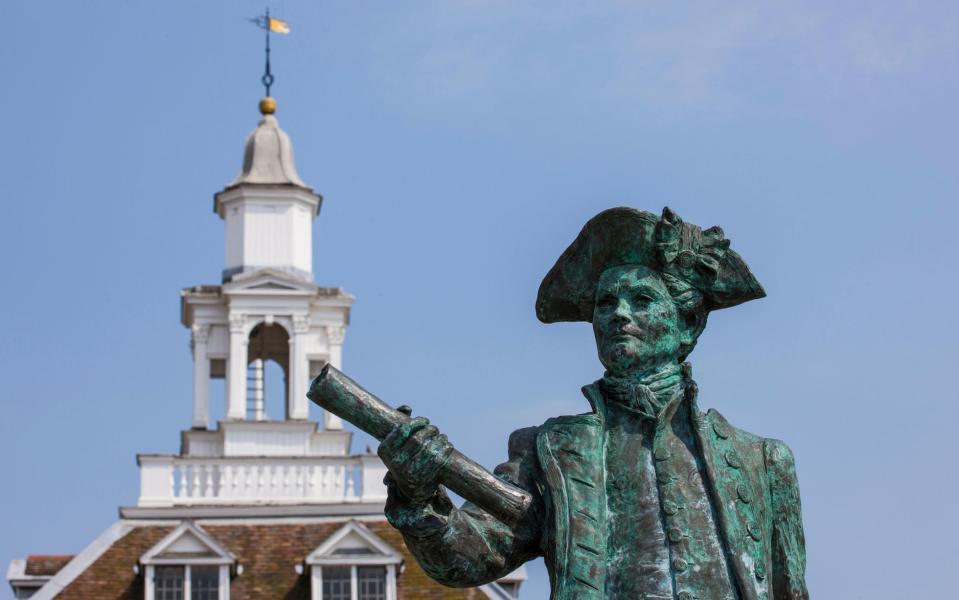 A statue of Captain George Vancouver RN stands in front of King's Lynn Custom House - Credit: ALAMY