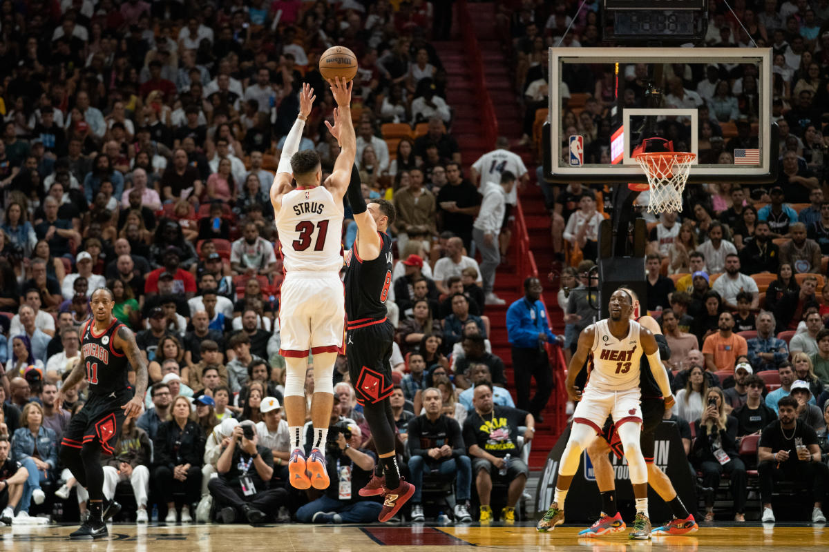 Le natif de Chicago perd 31 points contre les Bulls pour faire avancer Heat aux séries éliminatoires de la NBA