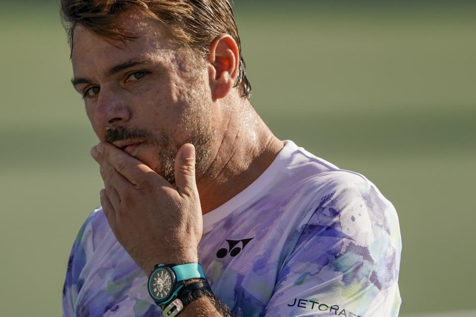 El suizo Stan Wawrinka reacciona durante el partido contra el argentino Tomás Etcheverry en la segunda ronda del US Open, el jueves 31 de agosto de 2023, en Nueva York (AP Foto/Eduardo Muñoz Álvarez)