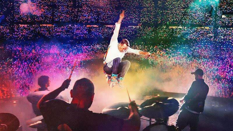 Coldplay11日在高雄開唱，吸引上萬名樂迷前往。（圖／Live Nation Taiwan提供）