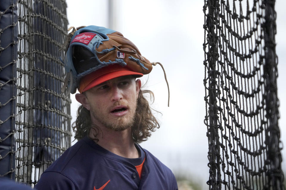 Houston Astros pitcher Josh Hader heads off the field after throwing live batting practice during a spring training baseball workout Monday, Feb. 19, 2024, in West Palm Beach, Fla. (AP Photo/Jeff Roberson)