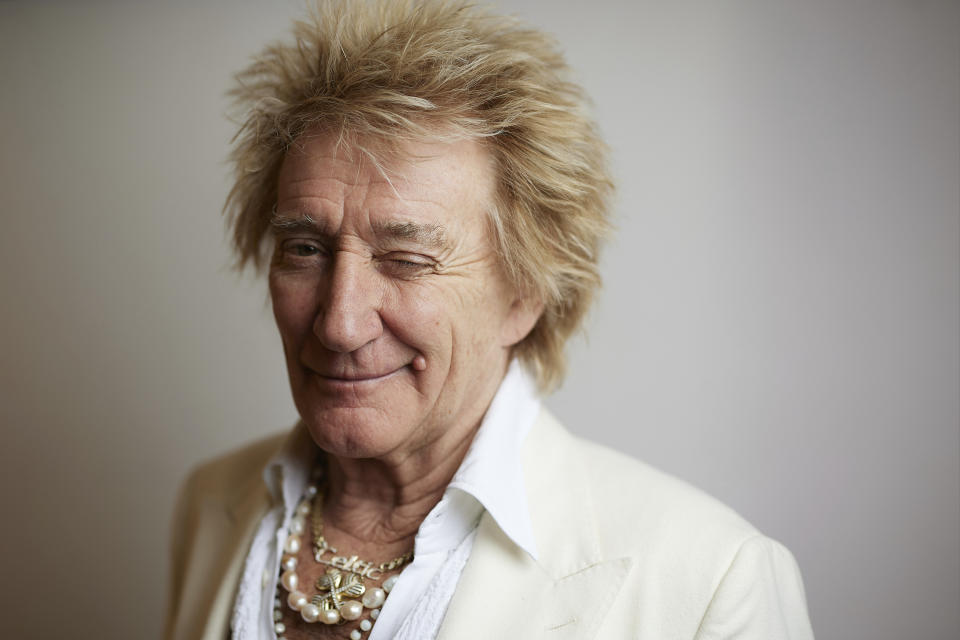 Rod Stewart posa para un retrato el martes 7 de febrero de 2024, en Nueva York. (Foto Matt Licari/Invision/AP)